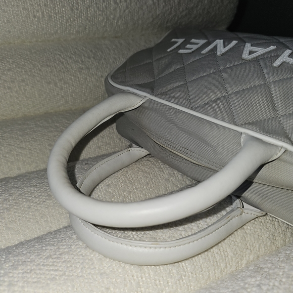 AUTHENTIC VINTAGE CANVAS CHANEL HANDLES BAG, USED CONDITION - Picture 7 of 15